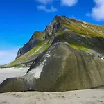 בית נופש Midnight Sun View Lofoten *